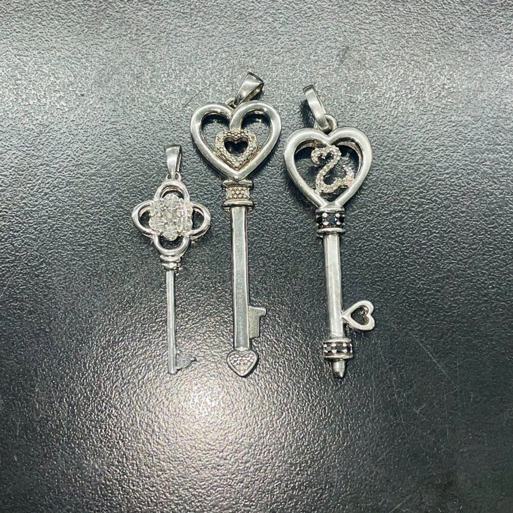 3 KEY PENDENTS - Picture 2 of 3